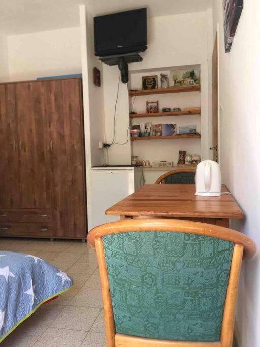 The Little Dorm And Beer Apartment Arad Exterior foto